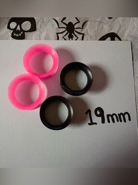 Pink and Black Silicone Ear Gauge - 2 pairs, 19mm